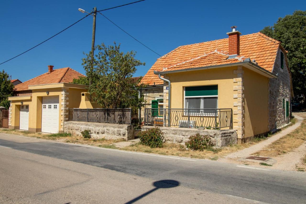 Apartman Ivan Drniš Eksteriør billede