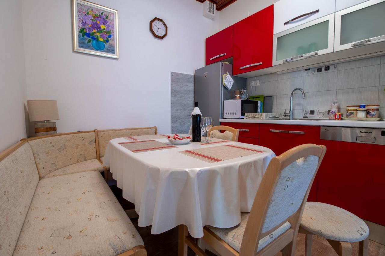 Apartman Ivan Drniš Eksteriør billede