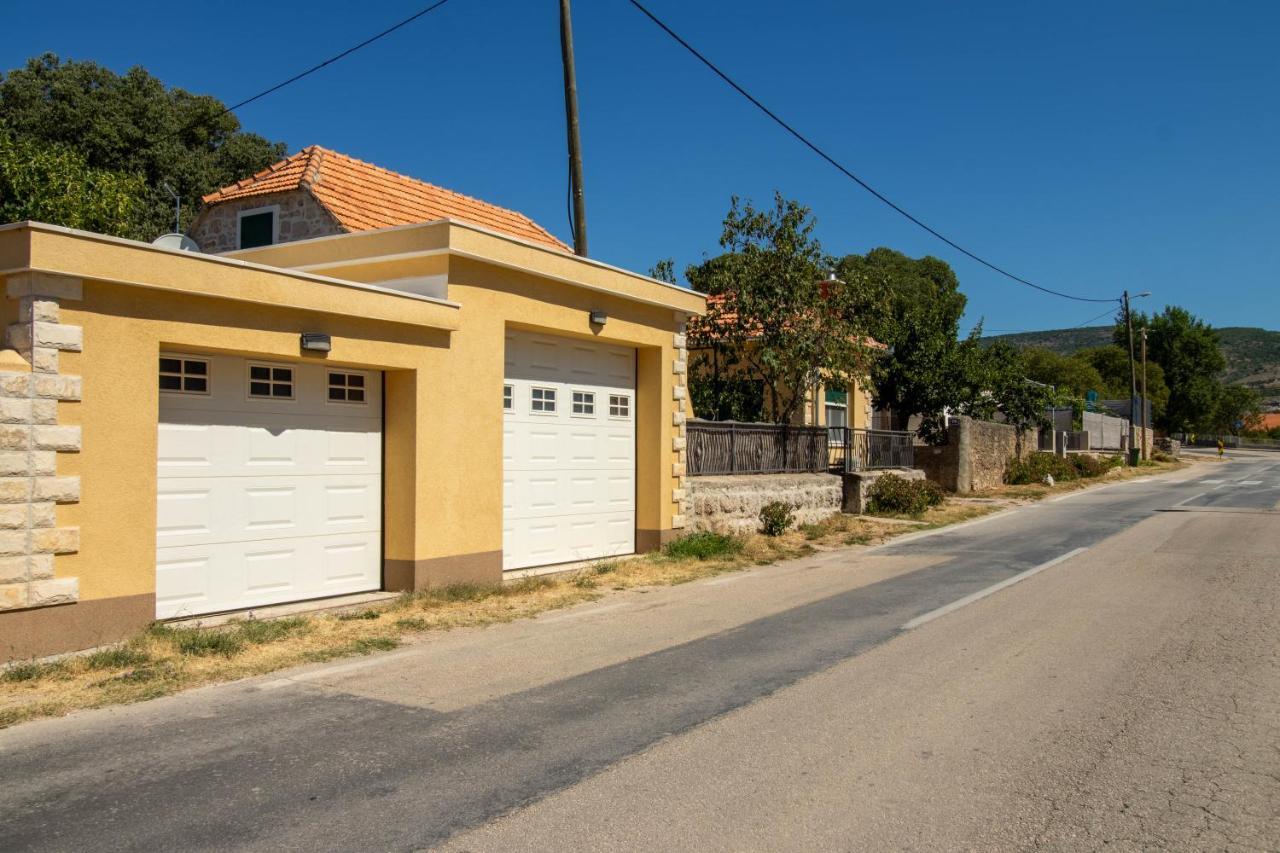Apartman Ivan Drniš Eksteriør billede